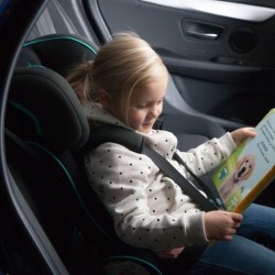 Gemütlich ein Buch anschauen
